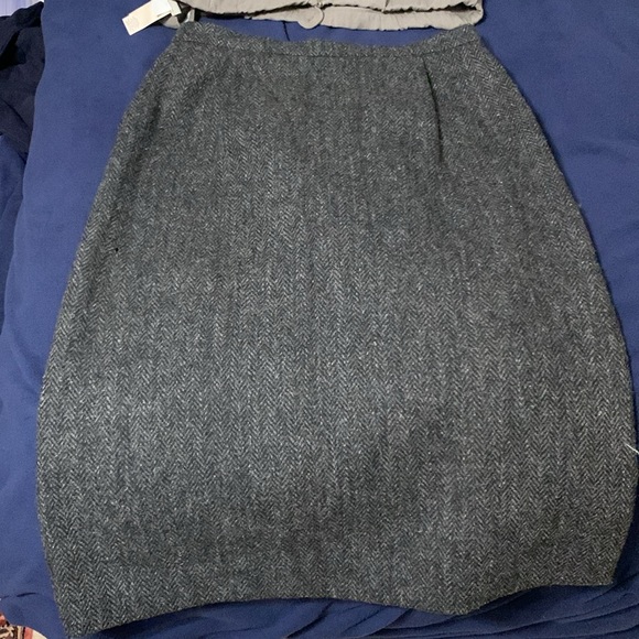 NWOT Hand woven Harris Tweed skirt 100% Scottish wool. Authentic  luxury.  Midi - Picture 3 of 6